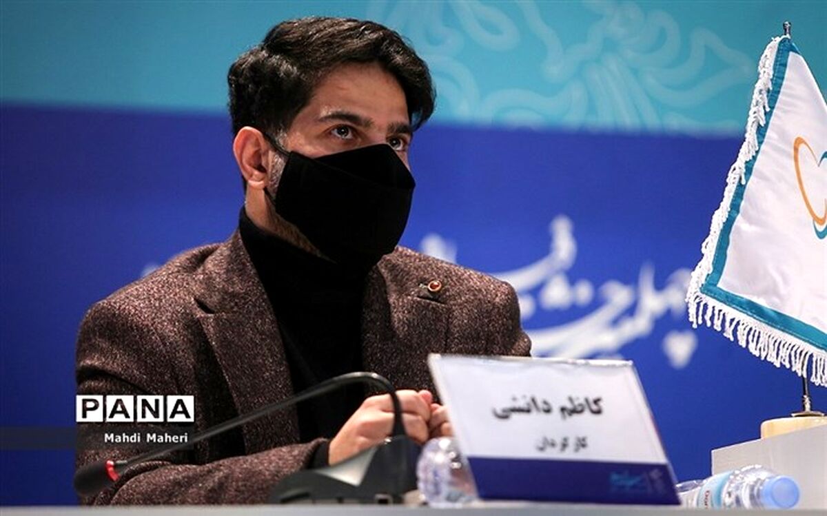 کاظم دانشی سیمرغ بهترین فیلمنامه چهلمین جشنواره فجر را گرفت