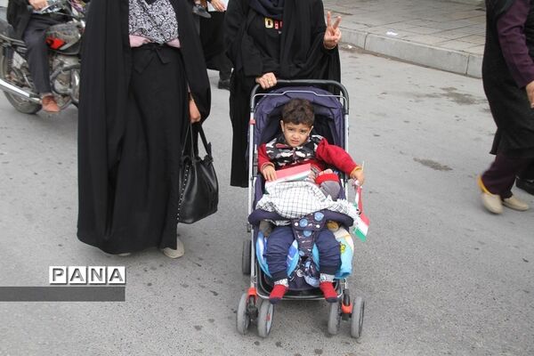 حضور پرشور دانش‌آموزان و فرهنگیان بهبهانی در راهپیمایی یوم الله 22 بهمن ماه