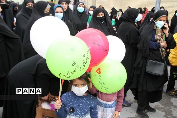 حضور پرشور دانش‌آموزان و فرهنگیان بهبهانی در راهپیمایی یوم الله 22 بهمن ماه