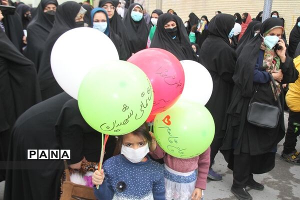 حضور پرشور دانش‌آموزان و فرهنگیان بهبهانی در راهپیمایی یوم الله 22 بهمن ماه
