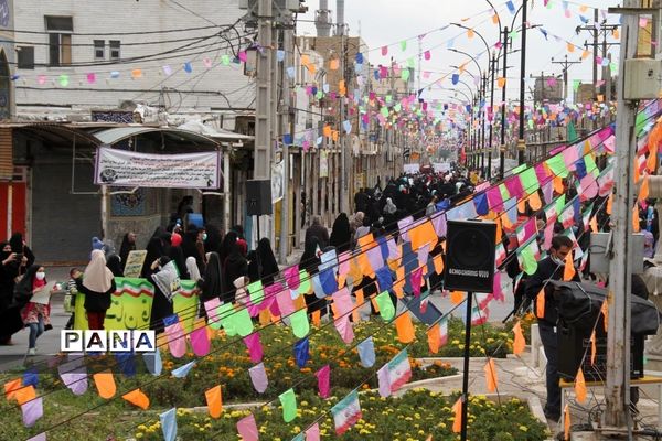 حضور پرشور دانش‌آموزان و فرهنگیان بهبهانی در راهپیمایی یوم الله 22 بهمن ماه