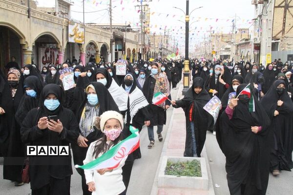 حضور پرشور دانش‌آموزان و فرهنگیان بهبهانی در راهپیمایی یوم الله 22 بهمن ماه