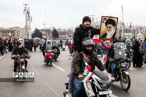 راهپیمایی یوم الله ۲۲ بهمن در تهران