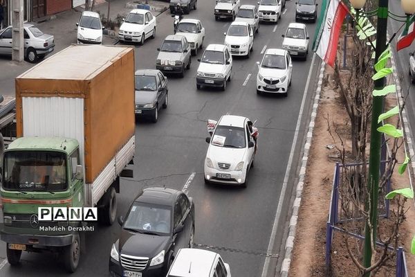 شور انقلابی مردم ولایتمدار بهارستان در روز سرد زمستانی