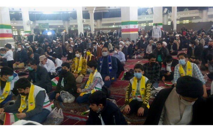 دانش‌آموزان پیشتاز قم در نماز جمعه شرکت کردند