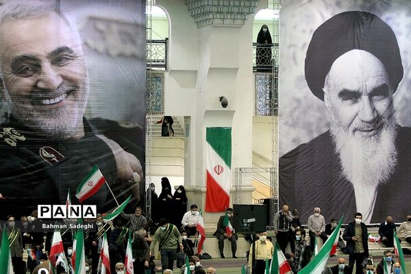 حضور رئیس جمهوری در نماز جمعه ۲۲ بهمن