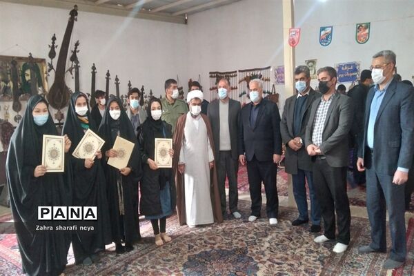 تقدیر از مقاله نویسان برتر در جشنواره «مقاله دستاورد‌های انقلاب»  در جوادآباد