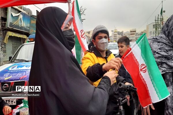 راهپیمایی مردم شهر تهران در مراسم ۲۲ بهمن
