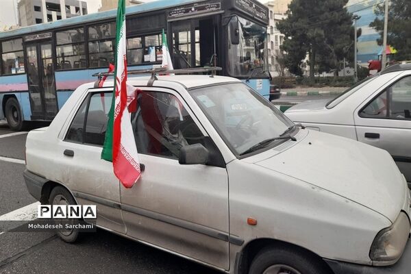 راهپیمایی مردم شهر تهران در مراسم ۲۲ بهمن