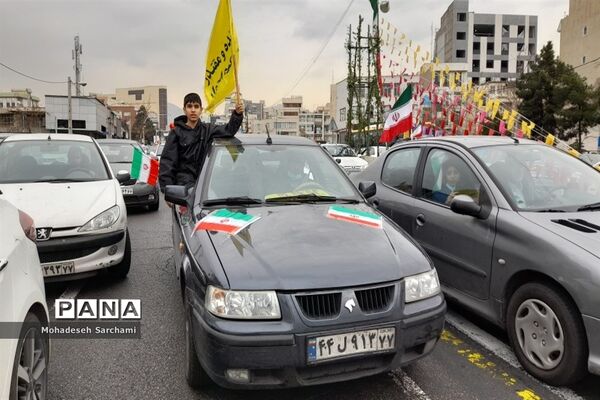 راهپیمایی مردم شهر تهران در مراسم ۲۲ بهمن