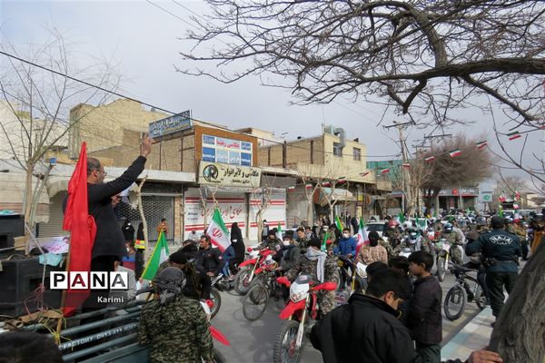 راهمپایی خودرویی و موتوری در یوم‌الله 22 بهمن در فلاورجان اصفهان