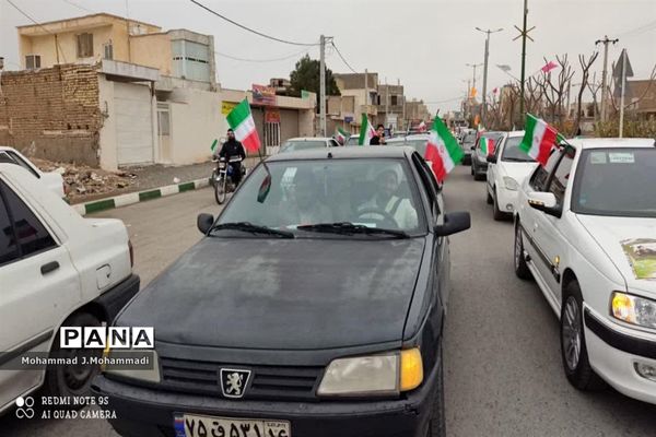 راهپیمایی موتوری و خودرویی در شهر قنوات قم