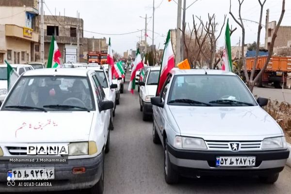 راهپیمایی موتوری و خودرویی در شهر قنوات قم