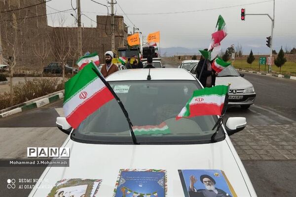 راهپیمایی موتوری و خودرویی در شهر قنوات قم