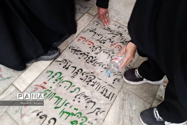 ادای احترام دانش‌آموزان دبیرستان امامت قم به مزار شهدا