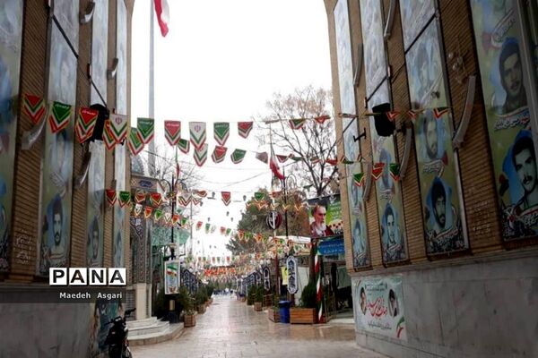 ادای احترام دانش‌آموزان دبیرستان امامت قم به مزار شهدا