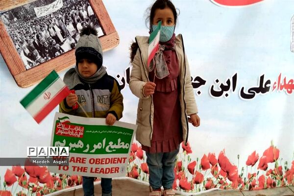 ادای احترام دانش‌آموزان دبیرستان امامت قم به مزار شهدا