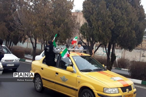 راهپیمایی 22 بهمن در شهر کهک