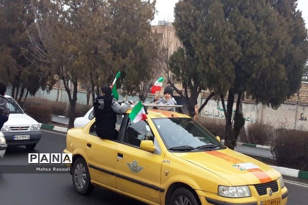 راهپیمایی 22 بهمن در شهر کهک