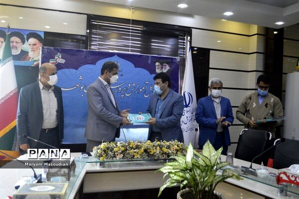 تجلیل از همکاران حوزه معاونت پرورشی و سازمان دانش آموزی استان بوشهر در روز ولادت حضرت علی(ع)