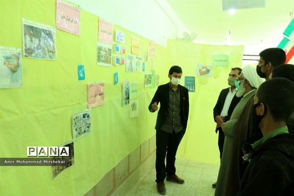 بازدید امام جمعه زابل از نمایشگاه مدرسه انقلاب