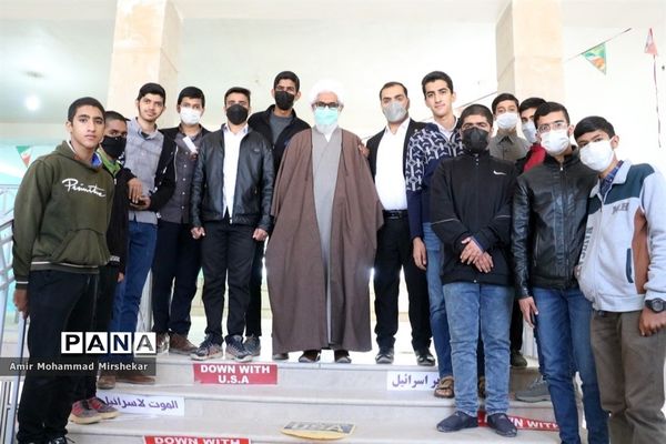 بازدید امام جمعه زابل از نمایشگاه مدرسه انقلاب