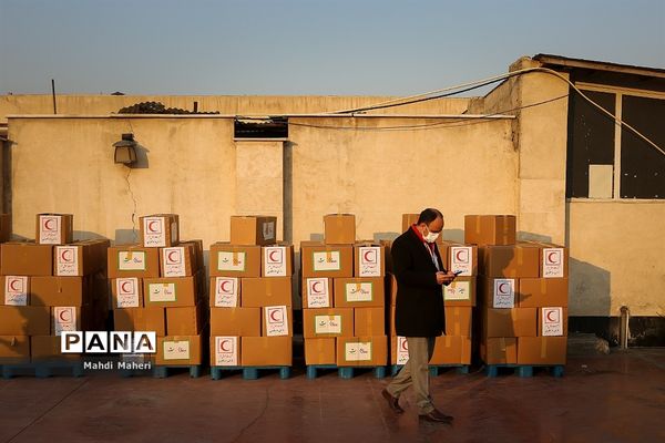 اهداء 3600 بسته غذایی توسط سازمان جمعیت هلال احمر  به مناطق سیل زده