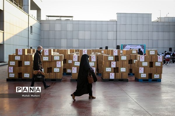 اهداء 3600 بسته غذایی توسط سازمان جمعیت هلال احمر  به مناطق سیل زده