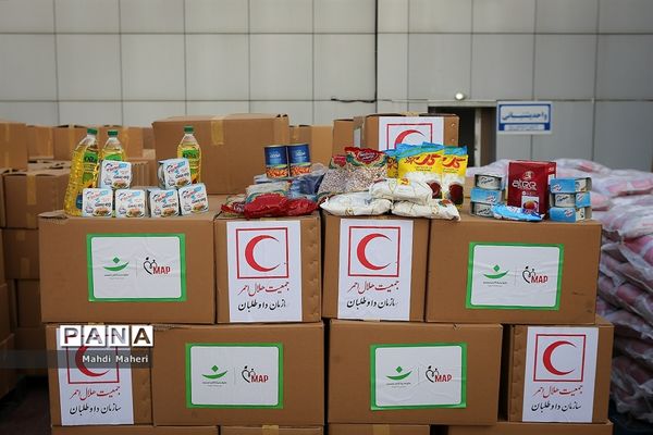 اهداء 3600 بسته غذایی توسط سازمان جمعیت هلال احمر  به مناطق سیل زده
