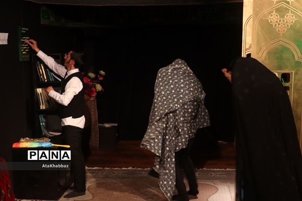 اجرای نمایش«هُبوط»