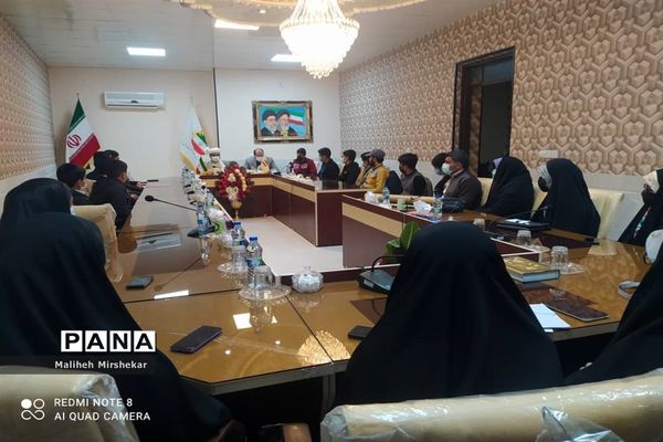 نشست اعضای مجلس دانش‌آموزی زابل با مسئولان شورای شهر و شهرداری