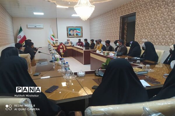 نشست اعضای مجلس دانش‌آموزی زابل با مسئولان شورای شهر و شهرداری