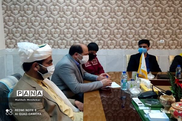 نشست اعضای مجلس دانش‌آموزی زابل با مسئولان شورای شهر و شهرداری