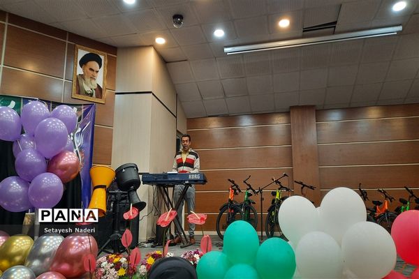 اجرای گروه موسیقی لاله به مناسبت ولادت حضرت علی(ع)در شهرستان قرچک