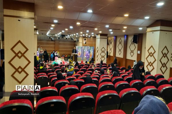 اجرای گروه موسیقی لاله به مناسبت ولادت حضرت علی(ع)در شهرستان قرچک