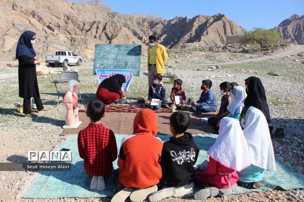 استقرار کانکس بجای چادر مدرسه عشایری و برپایی آزمایشگاه سیار