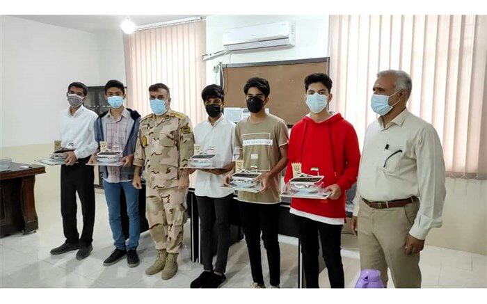 مرزبانی هرمزگان از دانش‌آموزان بحر‌العلوم میناب  تجلیل کرد