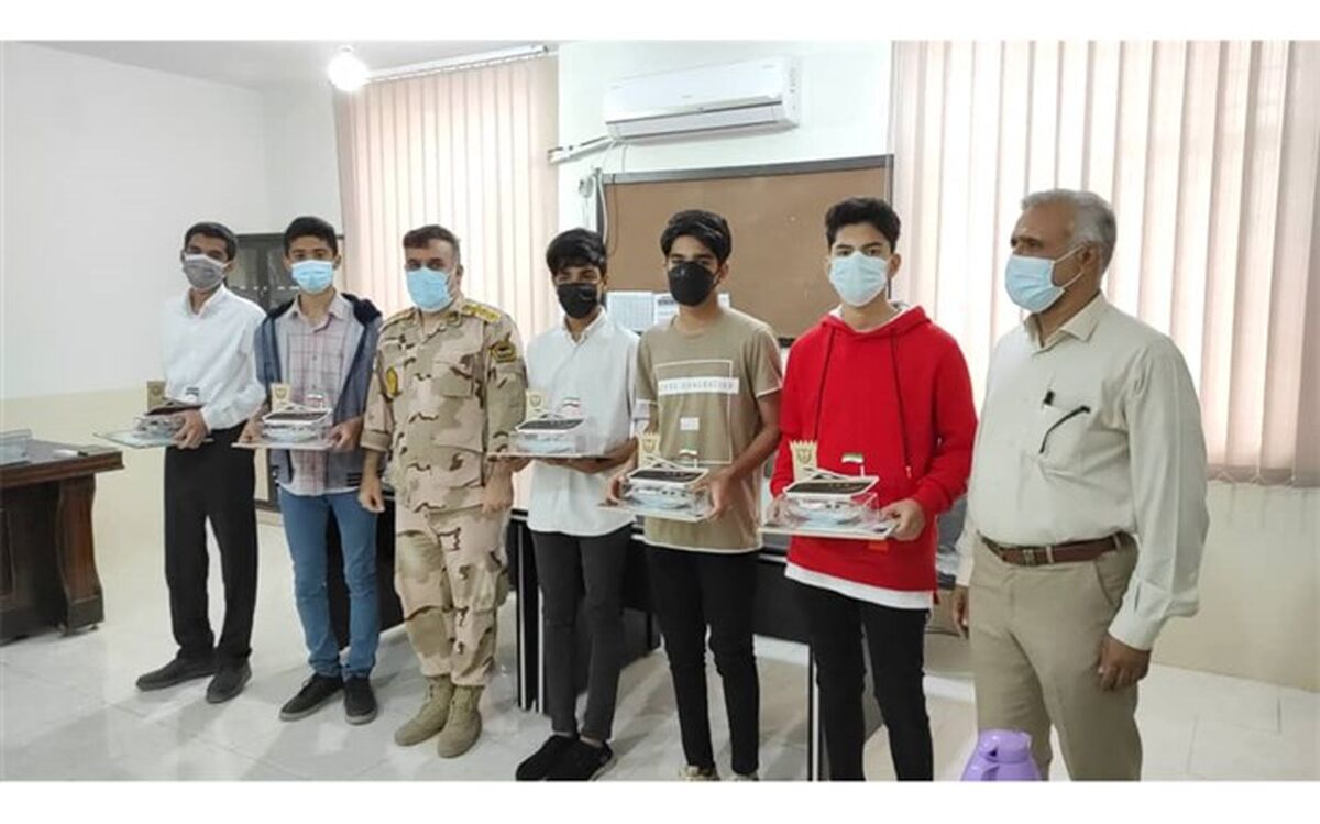 مرزبانی هرمزگان از دانش‌آموزان بحر‌العلوم میناب  تجلیل کرد