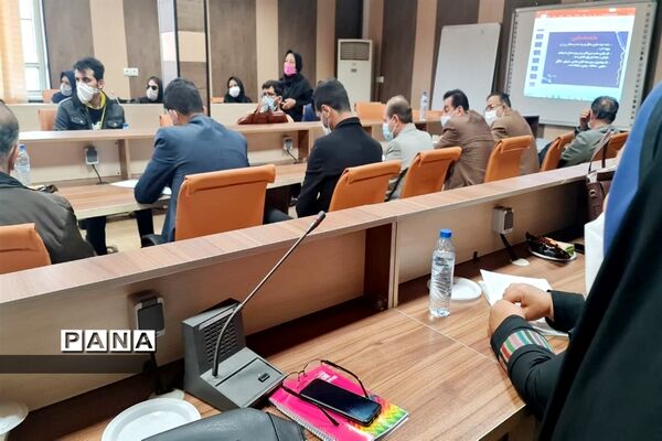 برگزاری کارگاه آموزشی ادبیات فارسی در شهرستان امیدیه