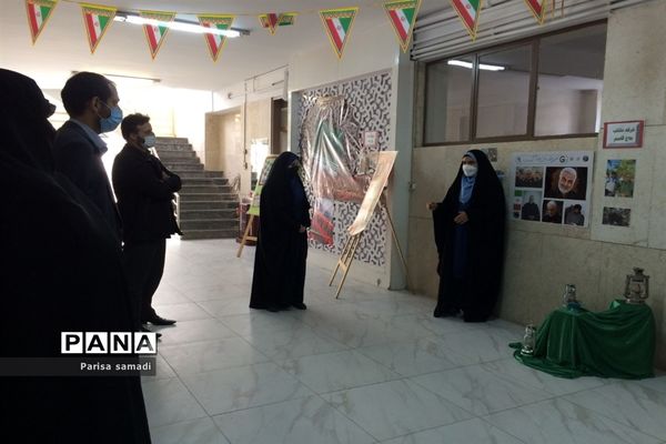 بازدید از نمایشگاه مدرسه انقلاب، دبیرستان فرزانگان ۴