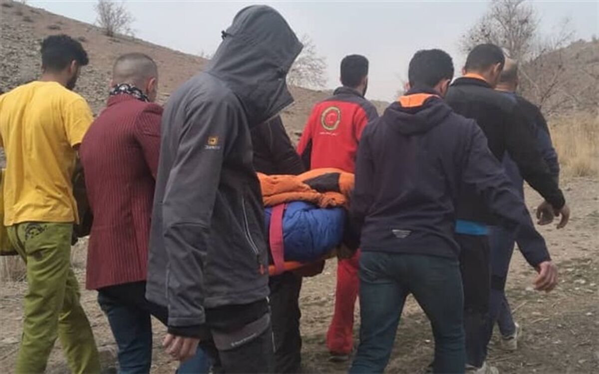 امدادرسانی به کوهنورد حادثه‌دیده در ارتفاعات روستای باغکمش پردیس