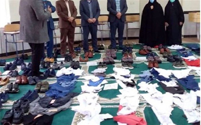 توزیع کیف وکفش برای دانش‌آموزان جامعه هدف شهرستان داورزن
