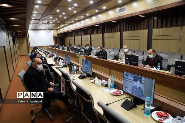 نشست معاون توسعه و پشتیبانی آموزش و پرورش شهر تهران با مدیر عامل بنیاد خیریه فجر