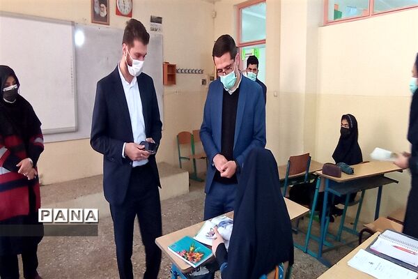 بررسی روند آموزش حضوری و مجازی دبیرستان شهید زهره‌وندقرچک