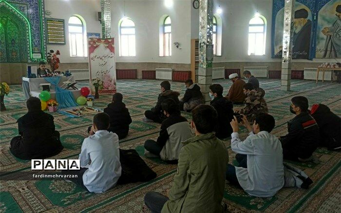 دانش‌آموزان فیروزکوه طلیعه بندگی خود را جشن گرفتند