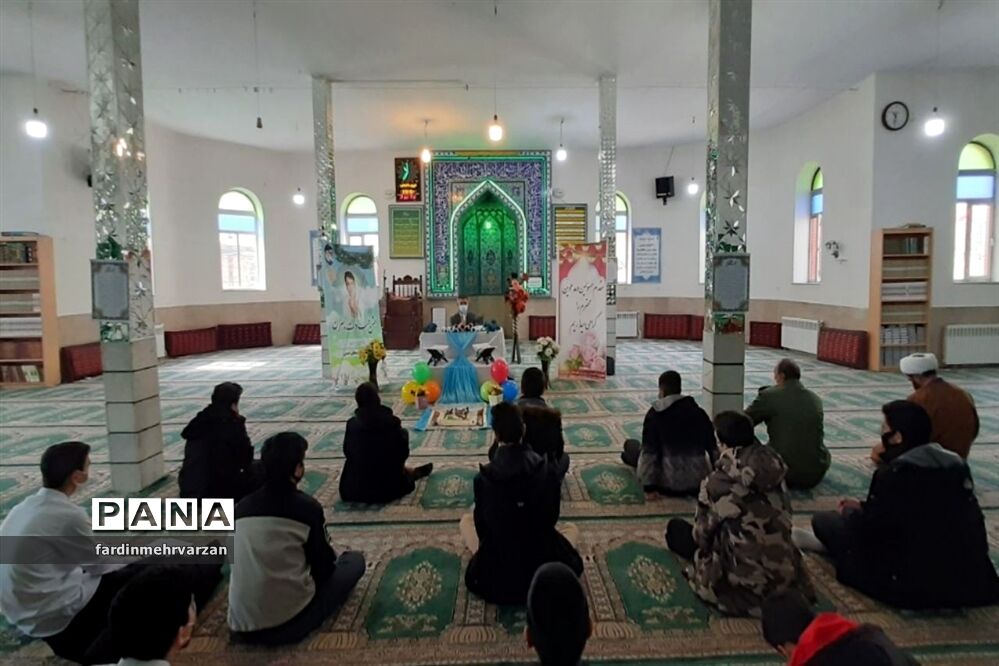 جشن طلیعه بندگی دانش‌آموزان شهرستان فیروزکوه