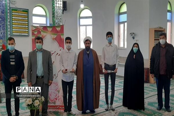 جشن طلیعه بندگی دانش‌آموزان شهرستان فیروزکوه
