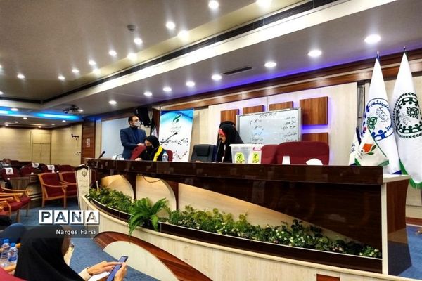 انتخابات هیات رئیسه مجلس دانش‌آموزی دختران استان قم