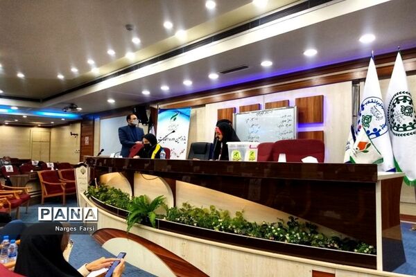 انتخابات هیات رئیسه مجلس دانش‌آموزی دختران استان قم