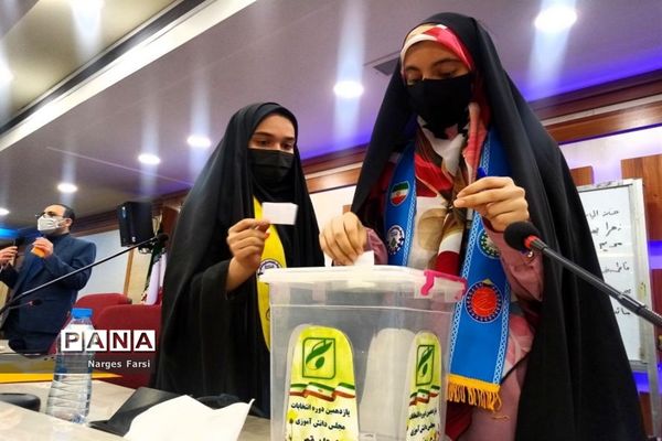 انتخابات هیات رئیسه مجلس دانش‌آموزی دختران استان قم